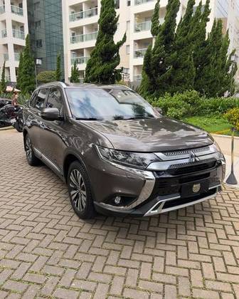 MITSUBISHI OUTLANDER 2.2 MIVEC DI-D DIESEL HPE-S AWD AUTOMÁTICO